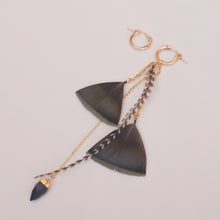 Load image into Gallery viewer, Feather Earrings 1121