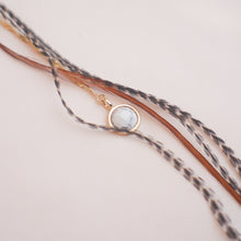 Load image into Gallery viewer, Feather Earrings 1122
