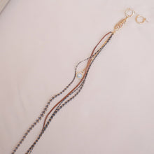 Load image into Gallery viewer, Feather Earrings 1122
